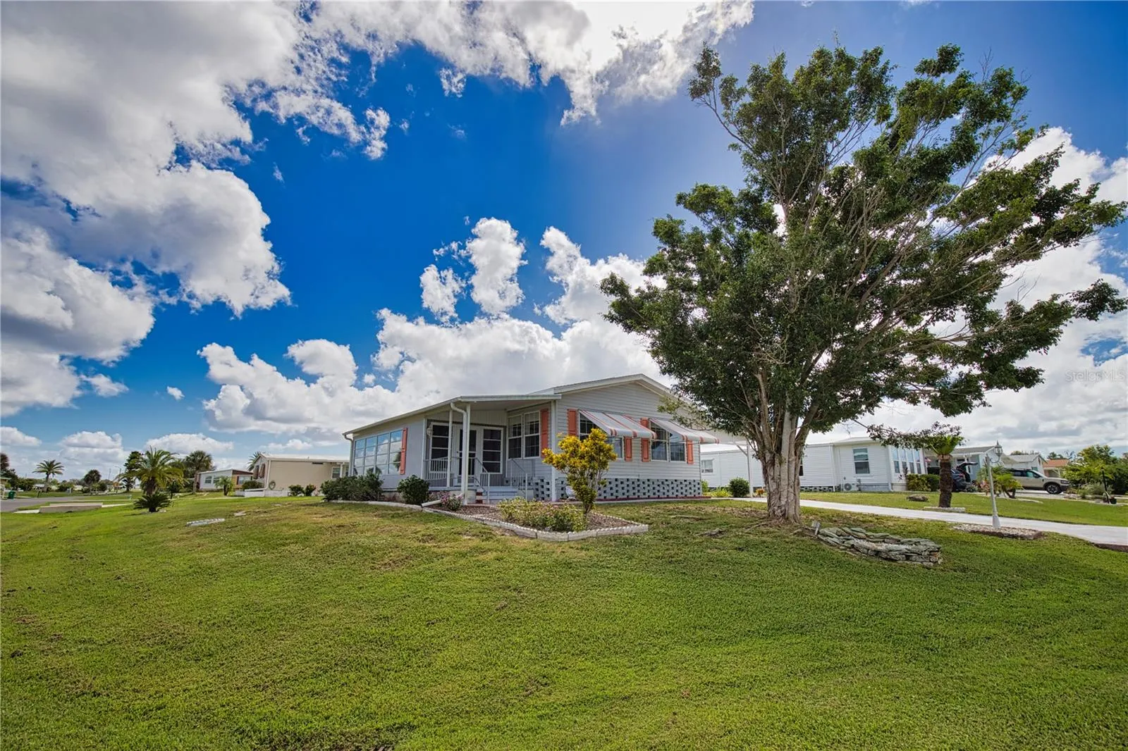 1555 SANDERLING DR