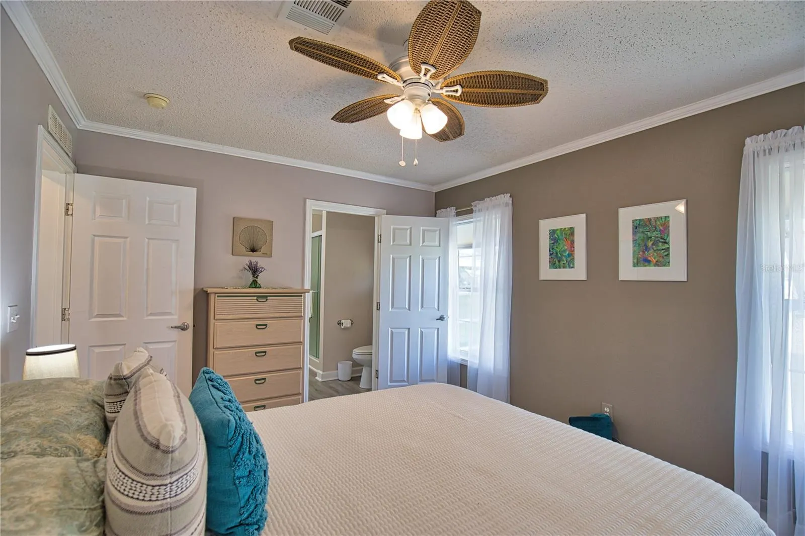 1555 SANDERLING DR