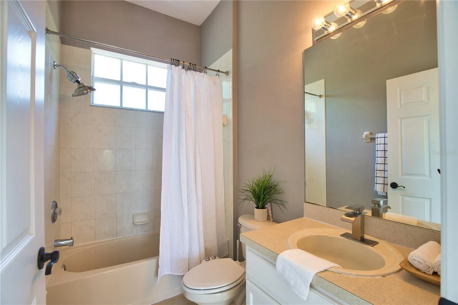 8209 SNOWY EGRET PL