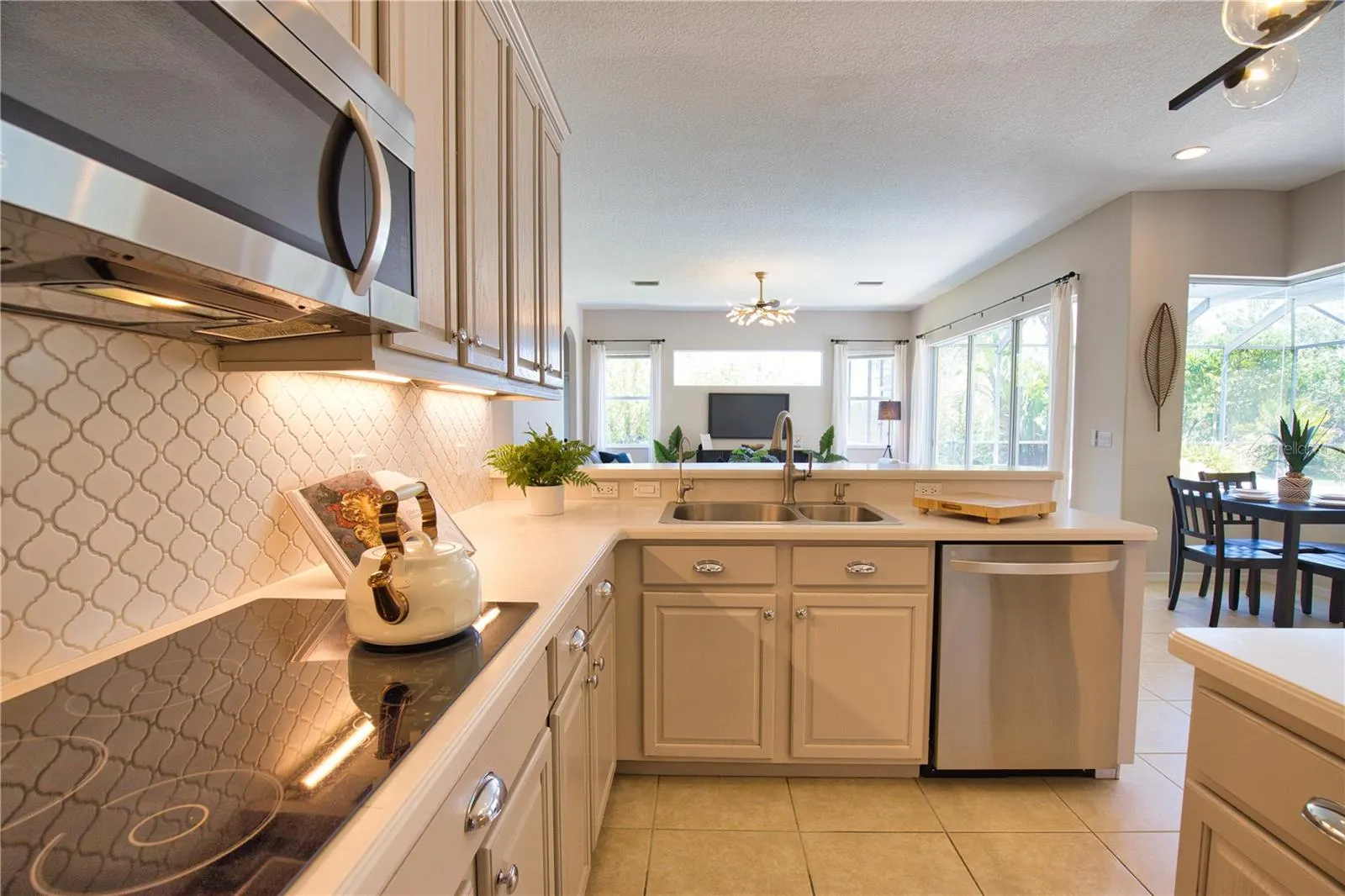8209 SNOWY EGRET PL