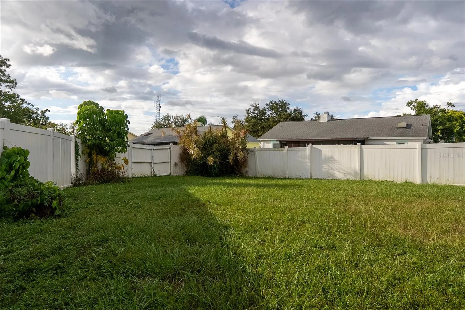 7606 37TH STREET CIR E