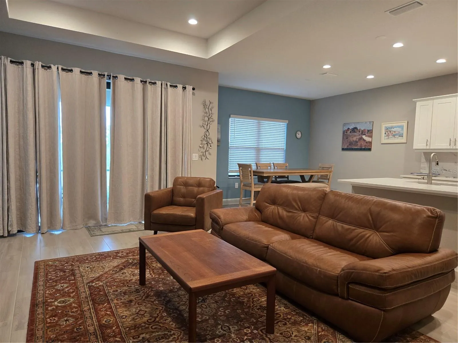390 ARIANO AVE