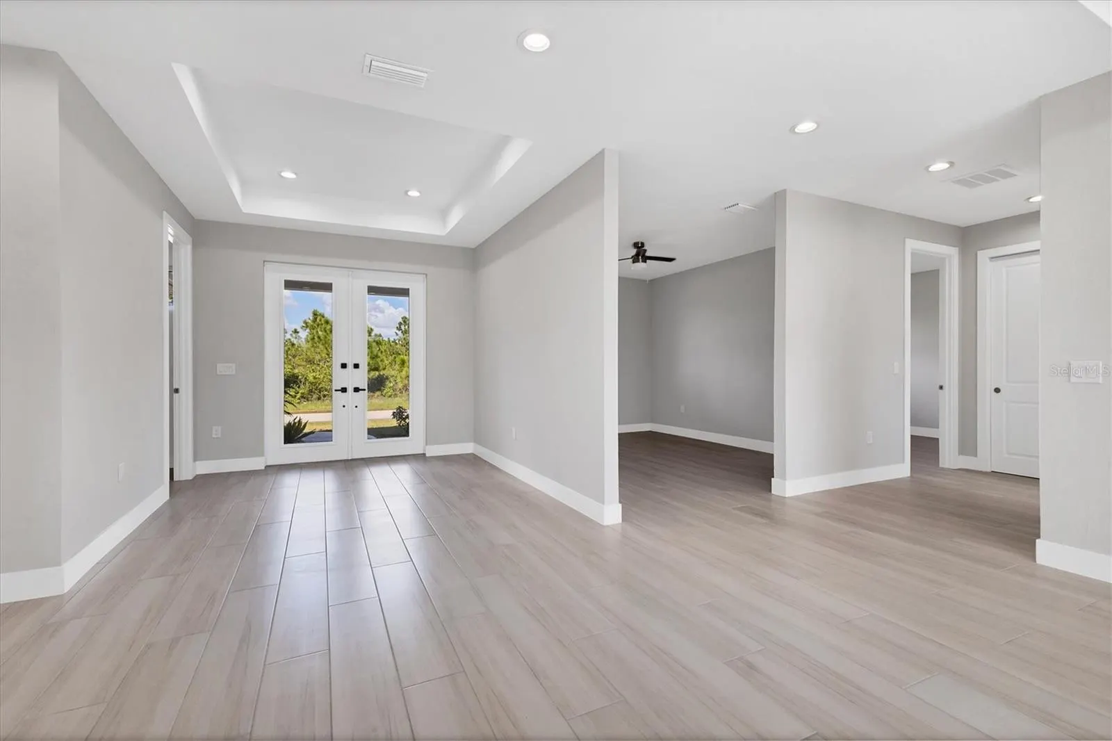 14065 PARIS LN