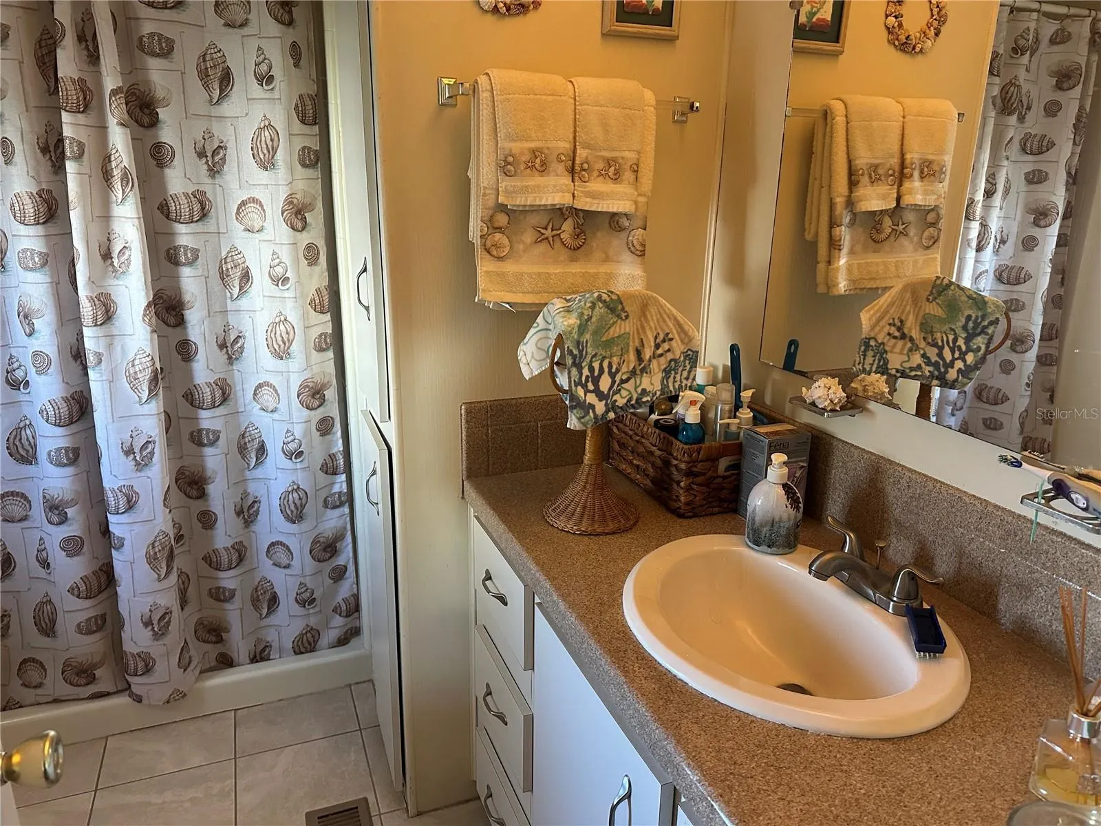 5800 FORSYTHIA RD