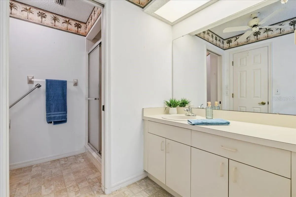 1211 CAPRI ISLES BLVD #140, #140