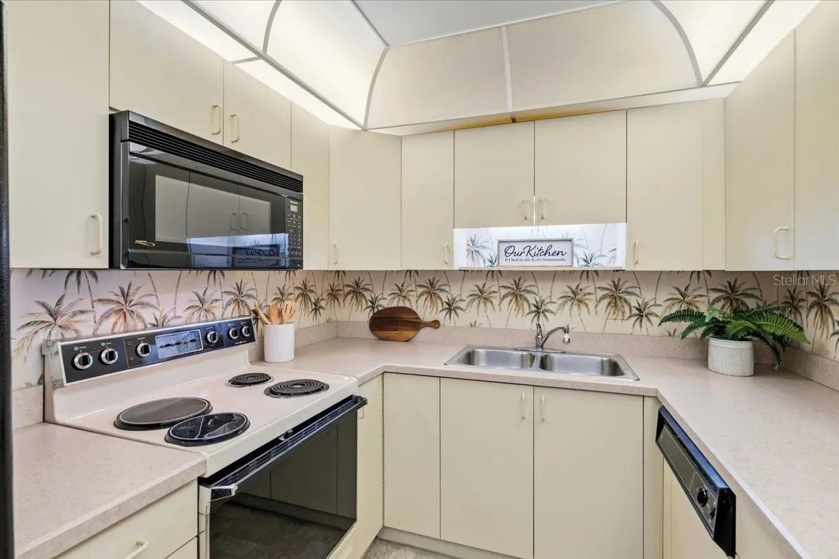 1211 CAPRI ISLES BLVD #140, #140