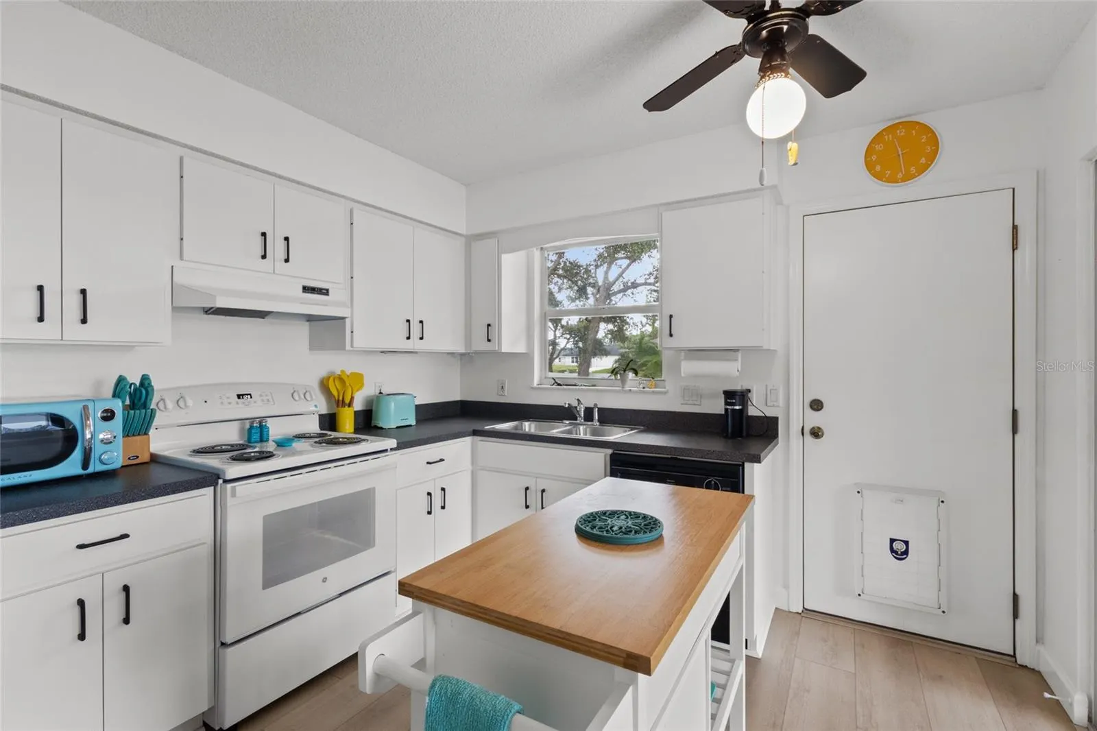 2721 COLONADE LN