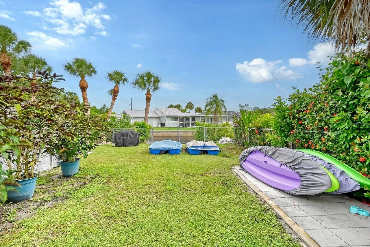 6 COVE LN