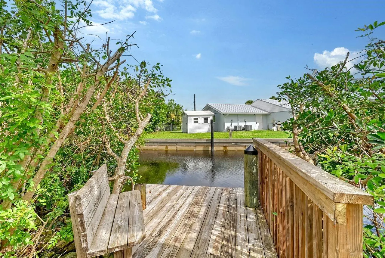 6 COVE LN