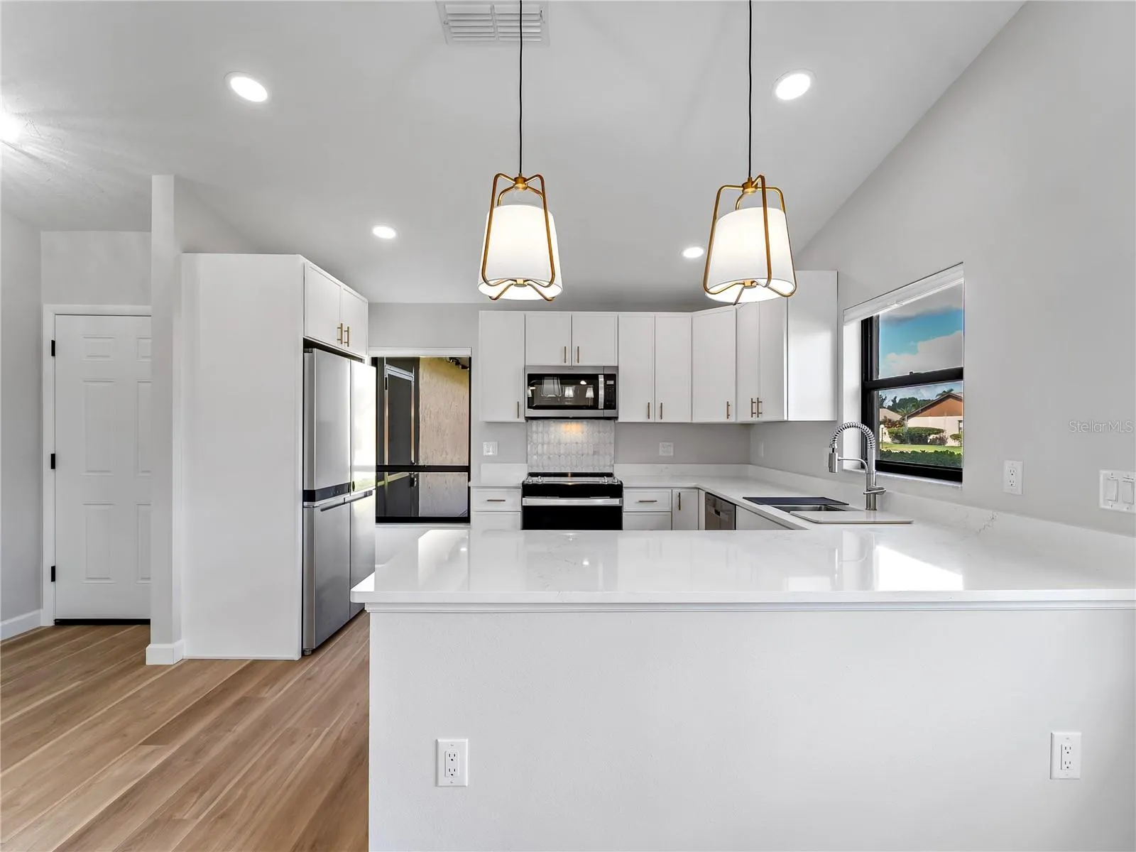 1711 CURRY AVE #82, #82