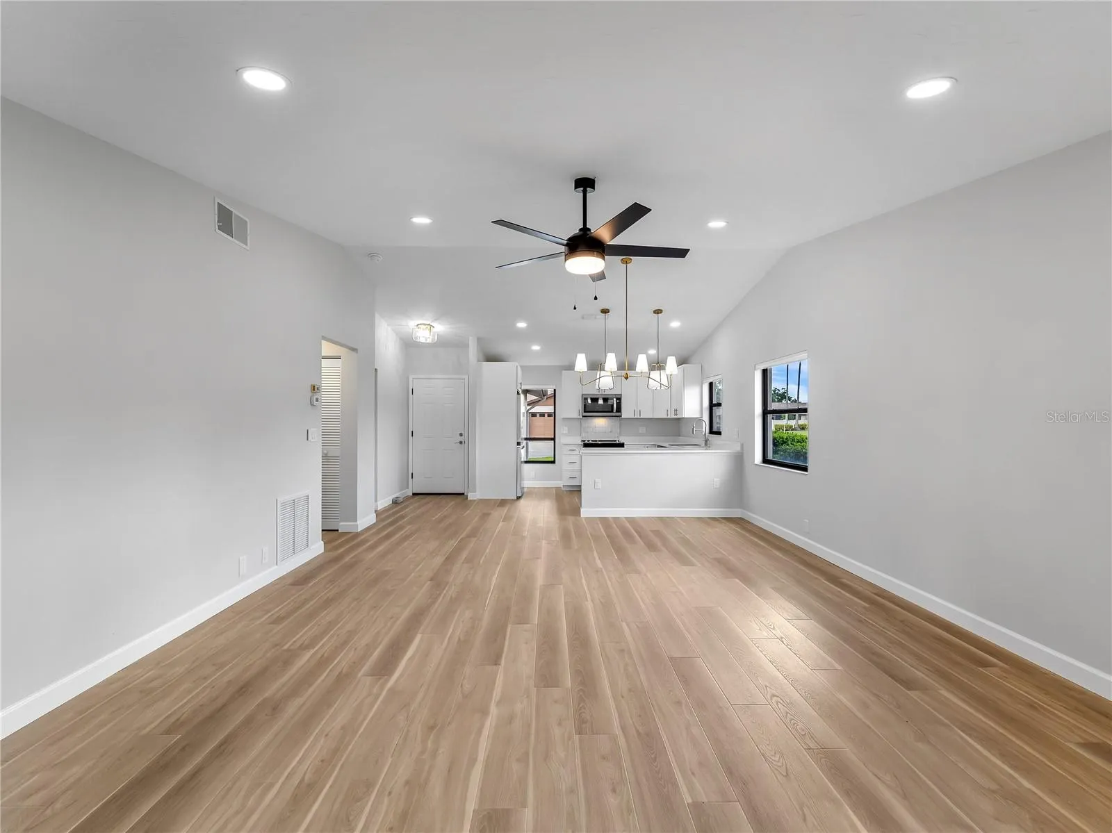 1711 CURRY AVE #82, #82