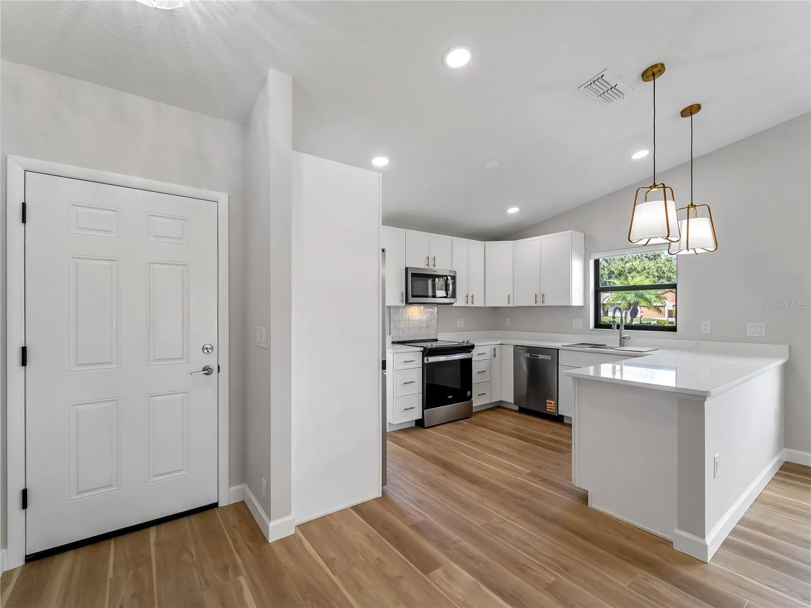 1711 CURRY AVE #82, #82