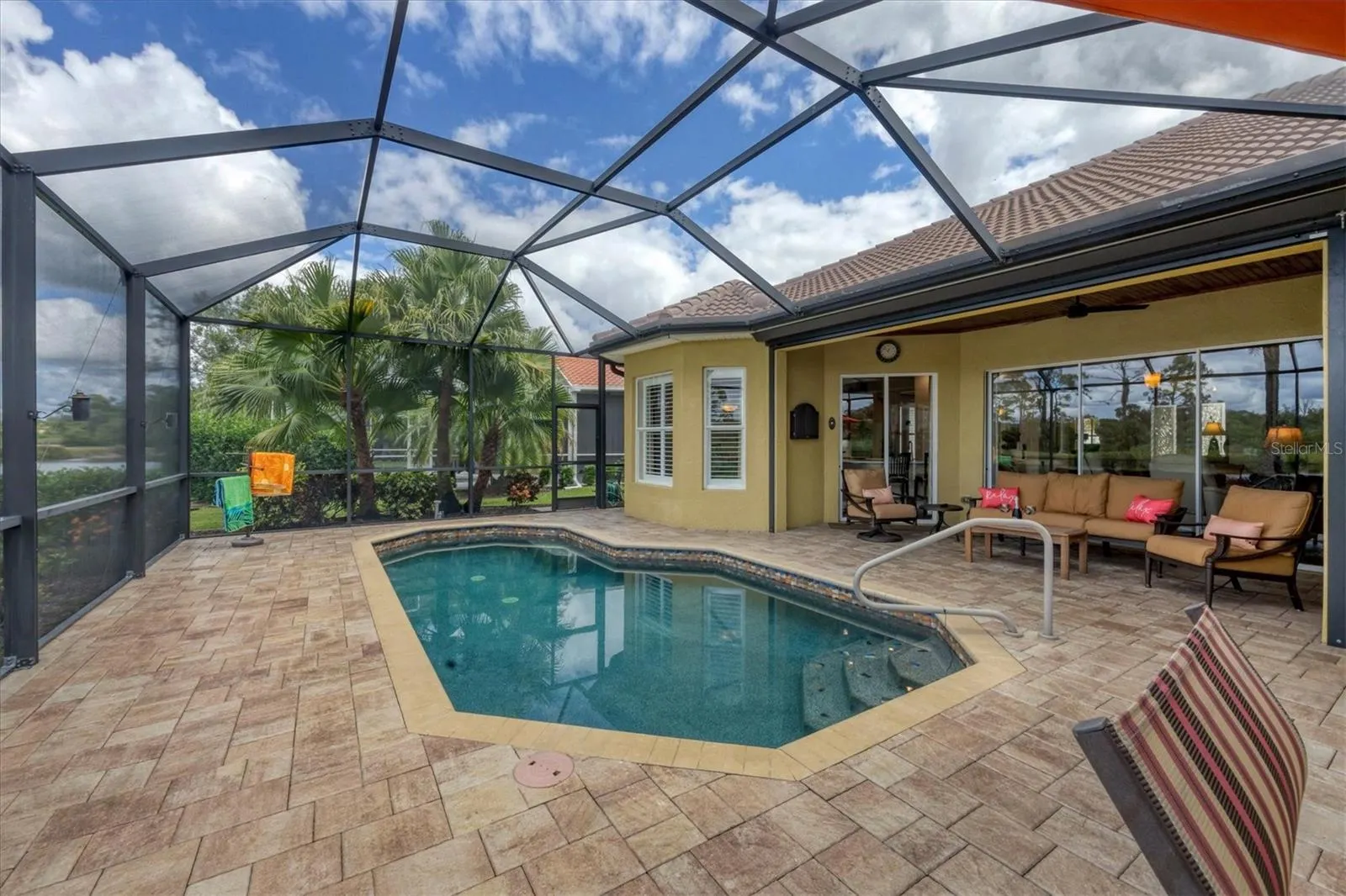 1051 CREEK NINE DR