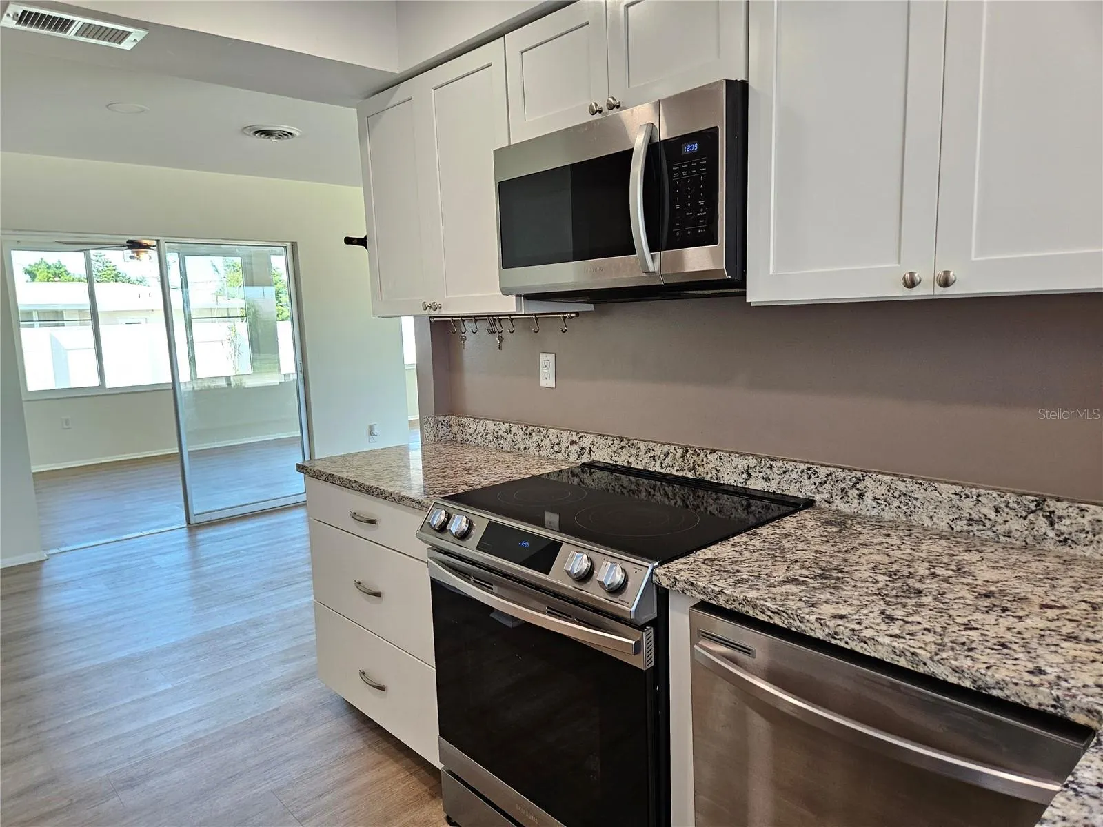 1500 GLENDALE RD