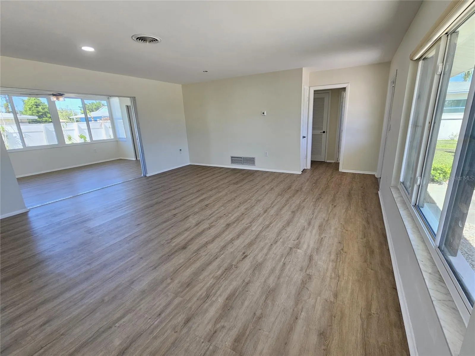 1500 GLENDALE RD