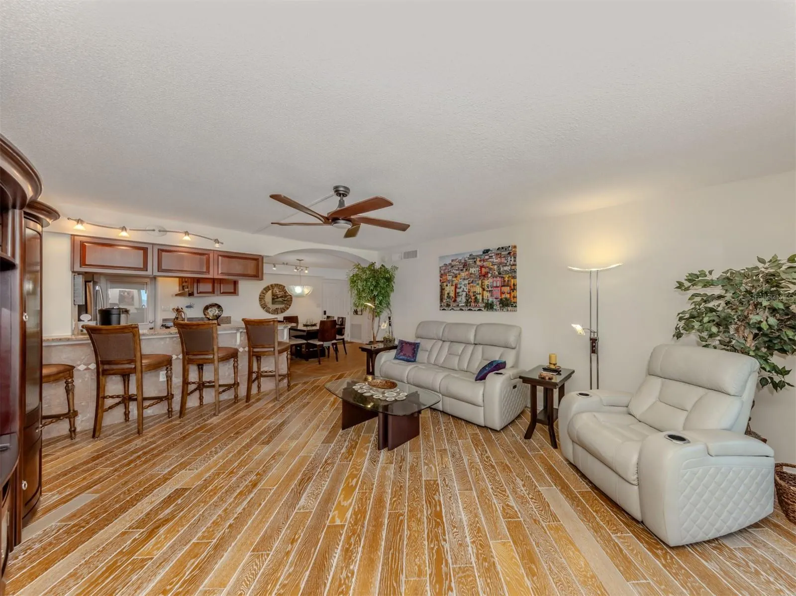 1150 TARPON CENTER DR #608 (6-H), #608 (6-H)