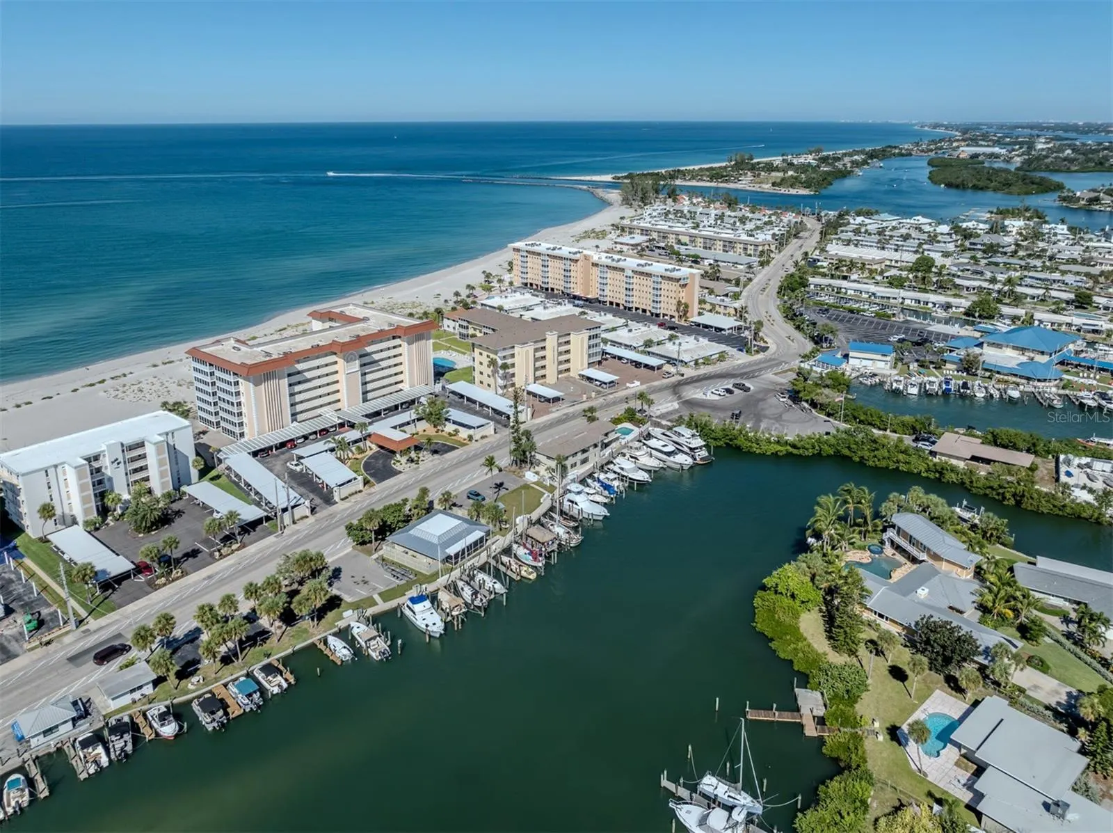 1150 TARPON CENTER DR #608 (6-H), #608 (6-H)