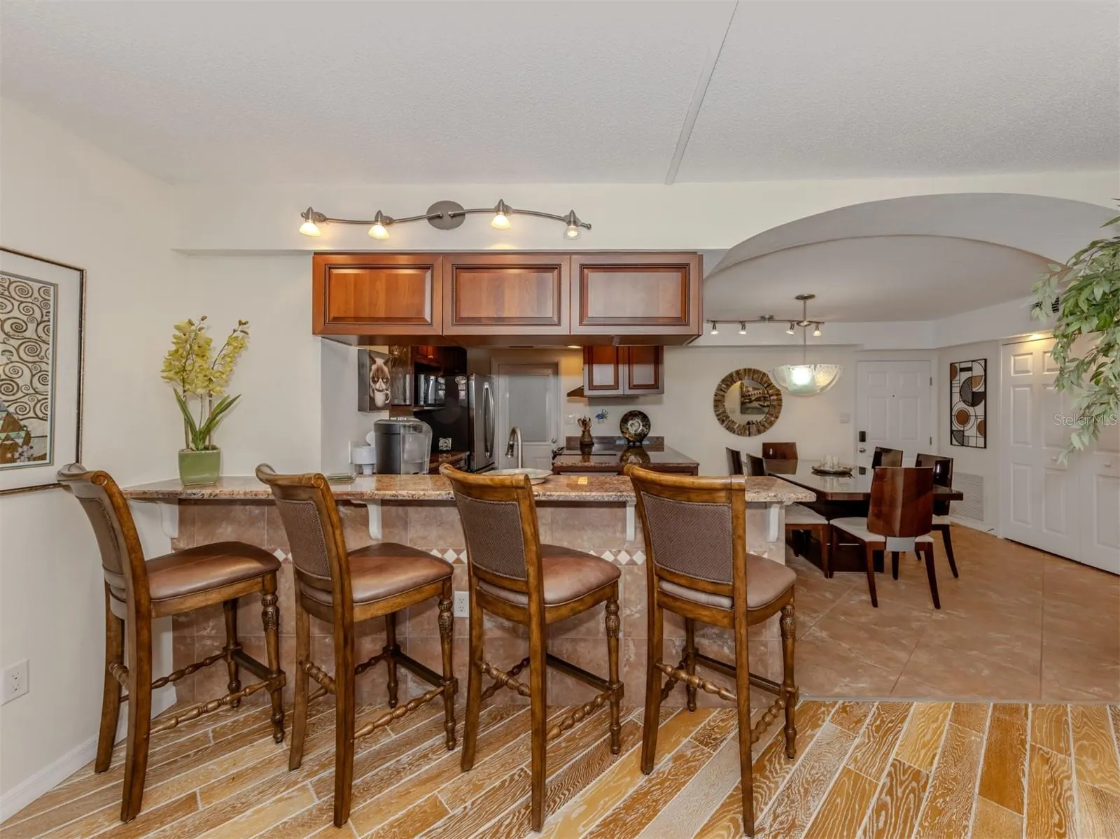 1150 TARPON CENTER DR #608 (6-H), #608 (6-H)