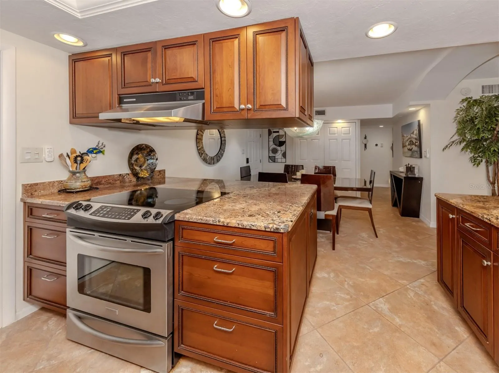 1150 TARPON CENTER DR #608 (6-H), #608 (6-H)