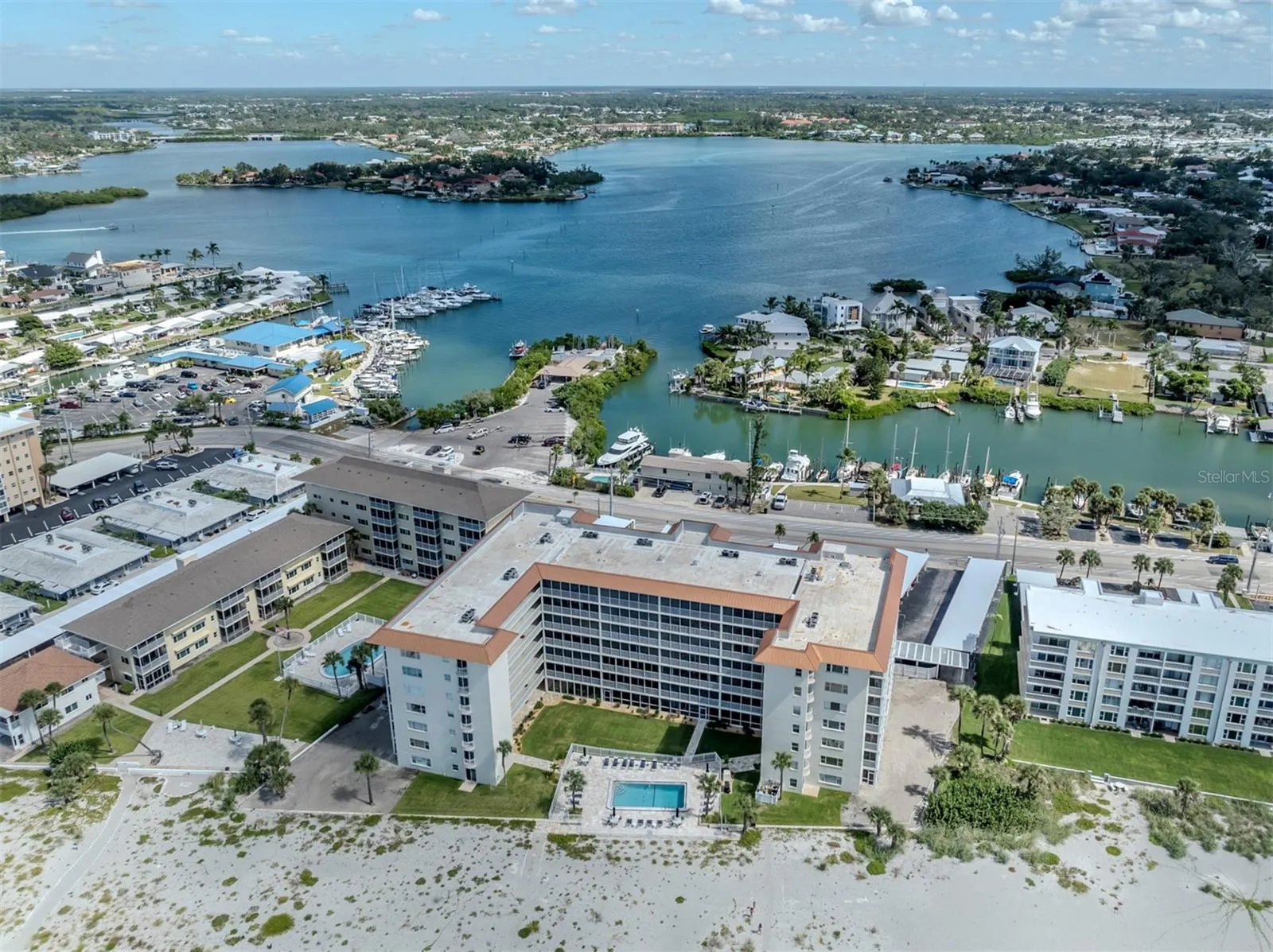 1150 TARPON CENTER DR #608 (6-H), #608 (6-H)