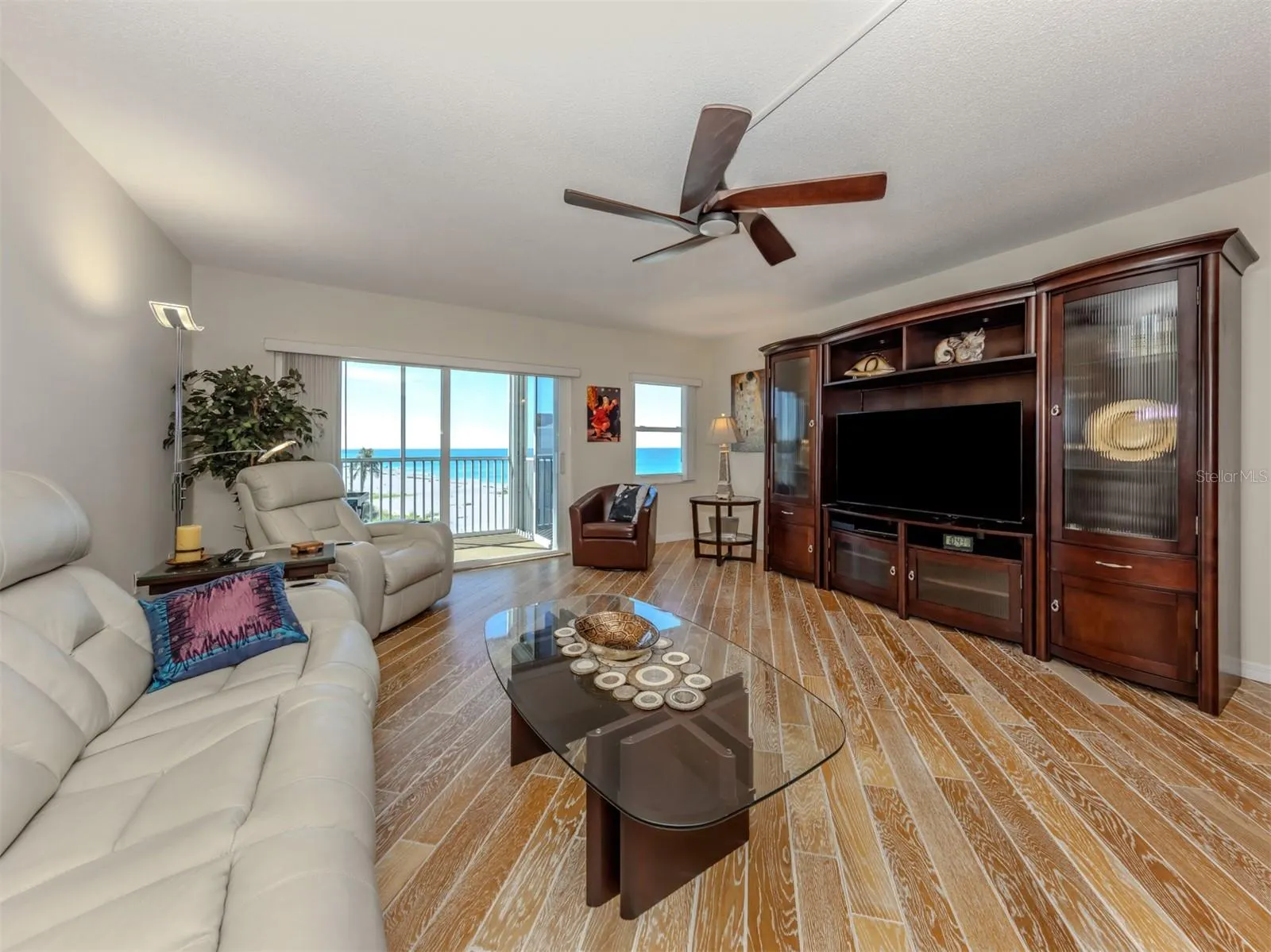 1150 TARPON CENTER DR #608 (6-H), #608 (6-H)