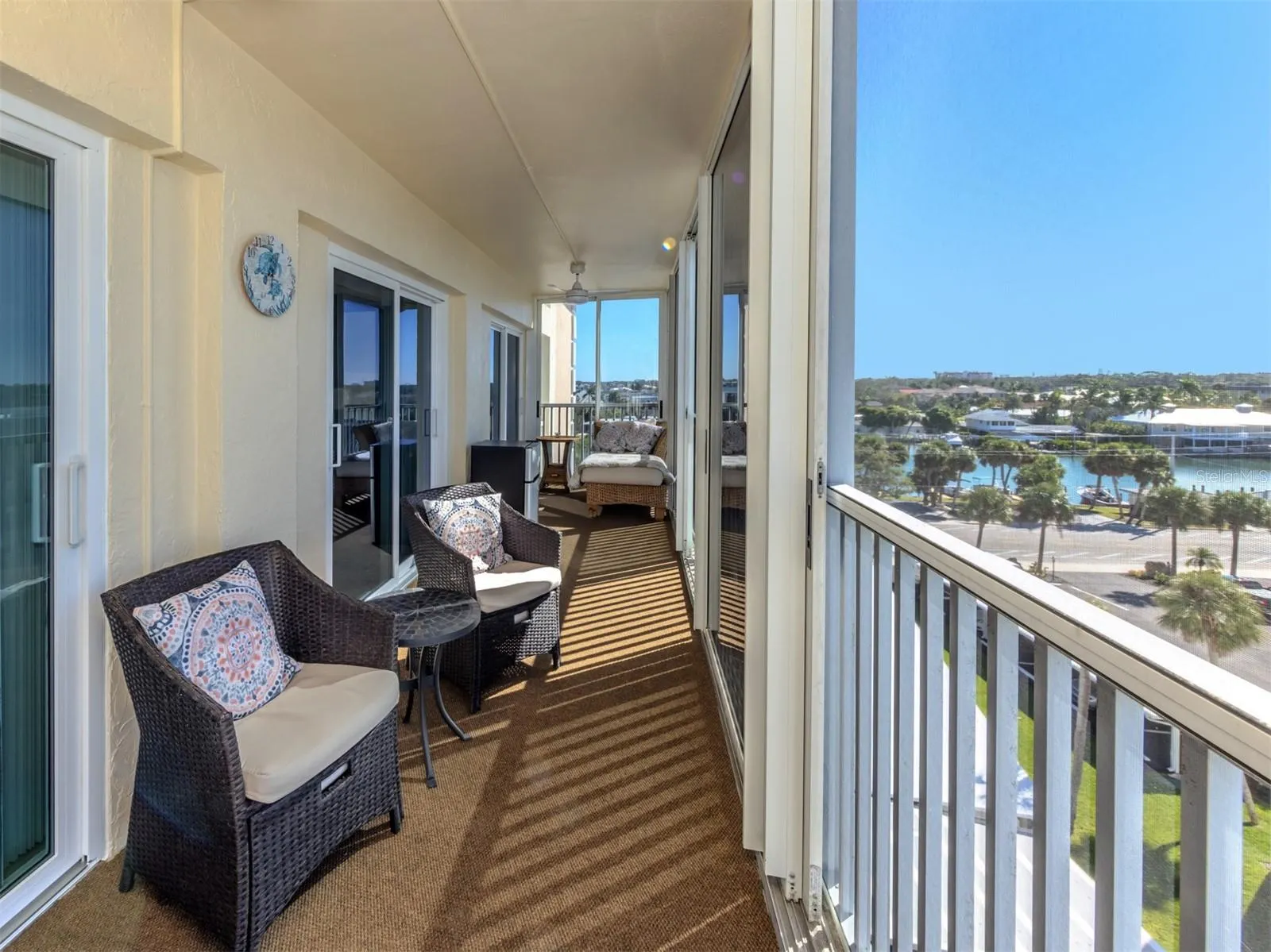 1150 TARPON CENTER DR #608 (6-H), #608 (6-H)