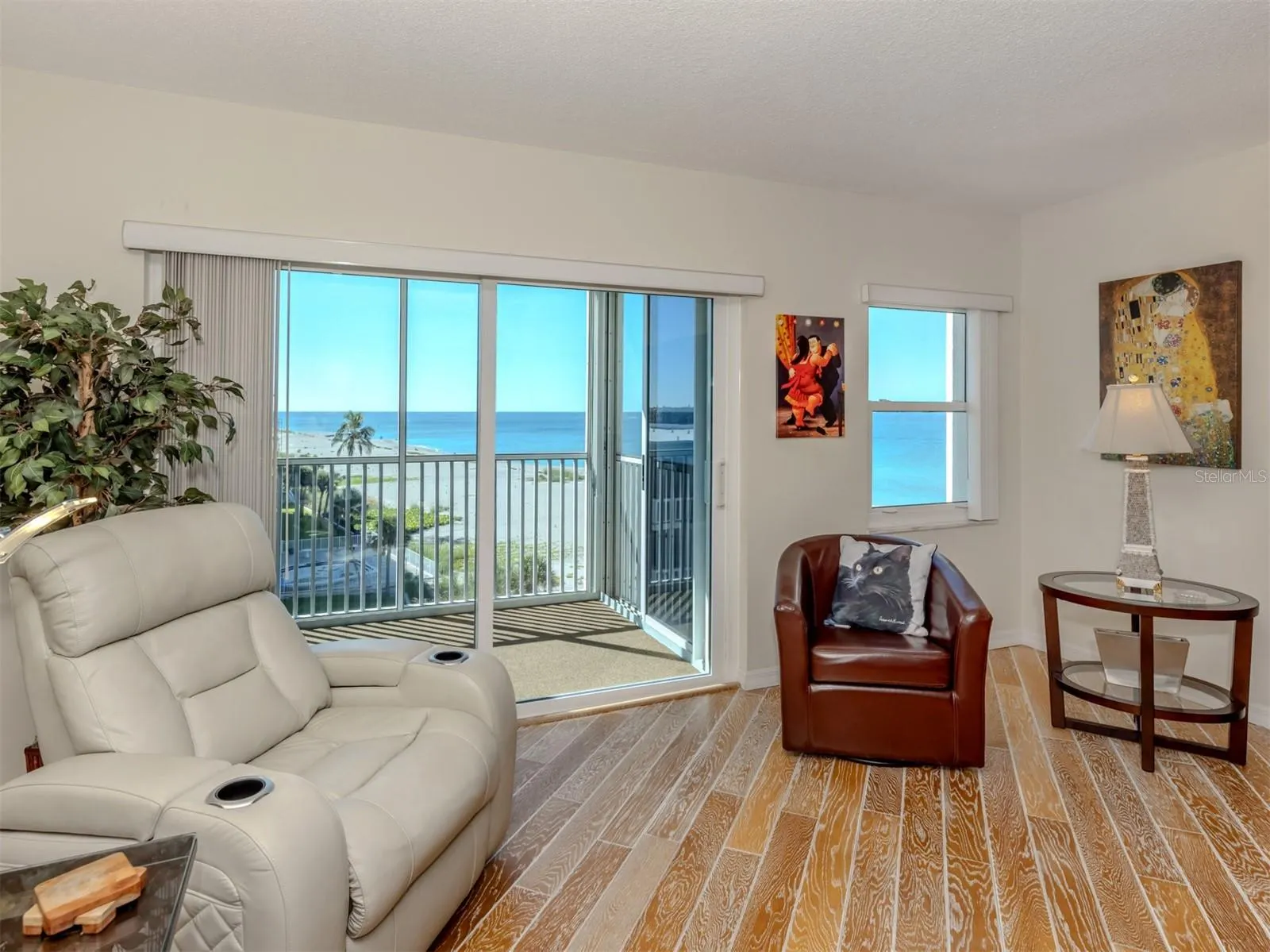 1150 TARPON CENTER DR #608 (6-H), #608 (6-H)