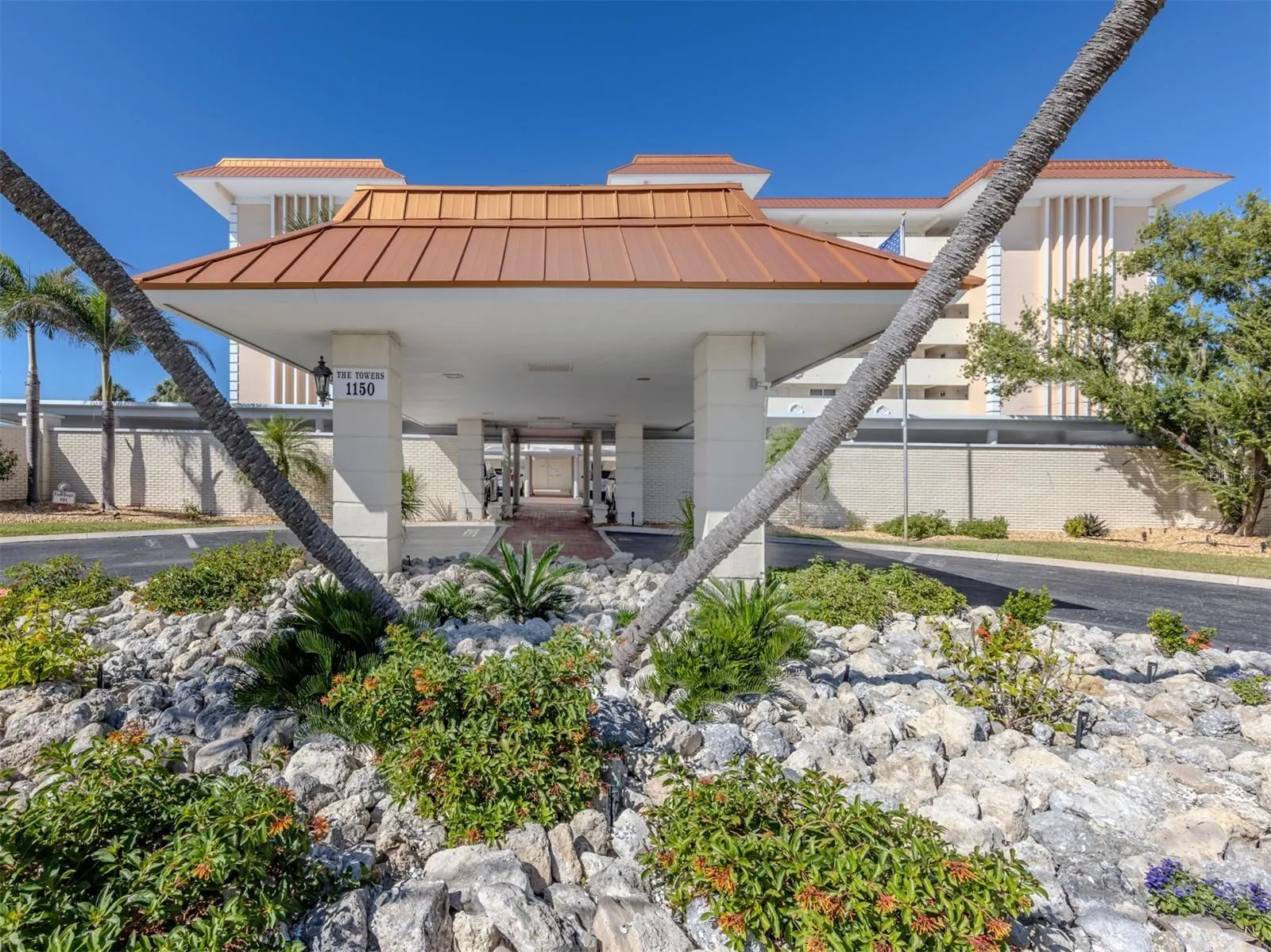 1150 TARPON CENTER DR #608 (6-H), #608 (6-H)