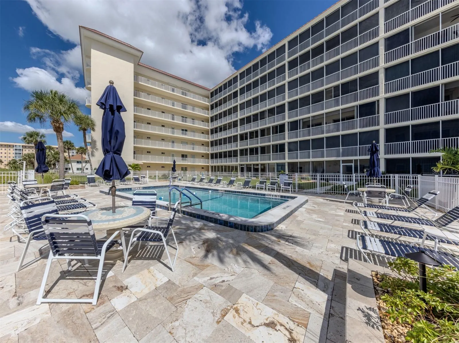 1150 TARPON CENTER DR #608 (6-H), #608 (6-H)
