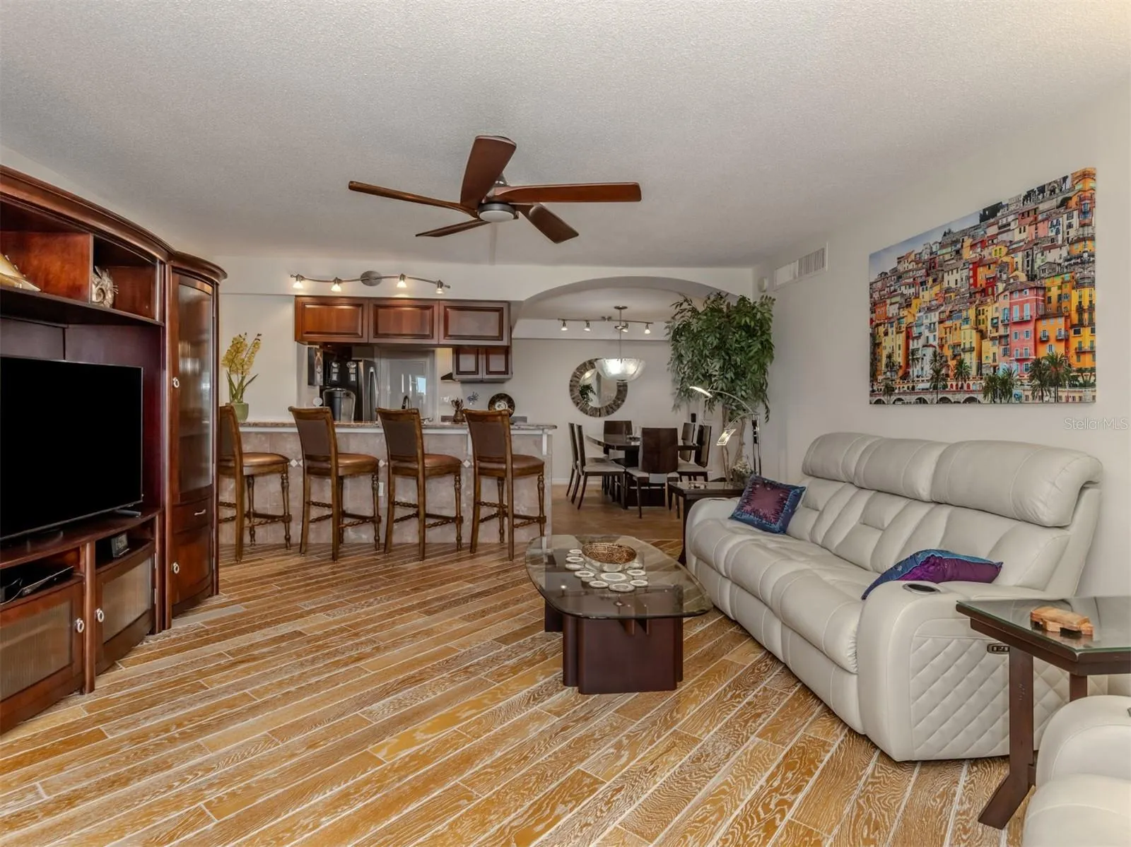 1150 TARPON CENTER DR #608 (6-H), #608 (6-H)
