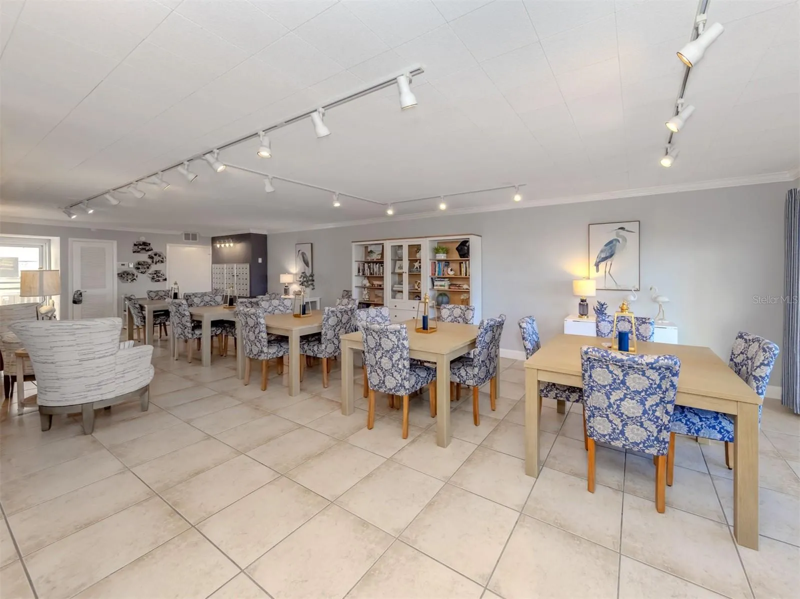 1150 TARPON CENTER DR #608 (6-H), #608 (6-H)