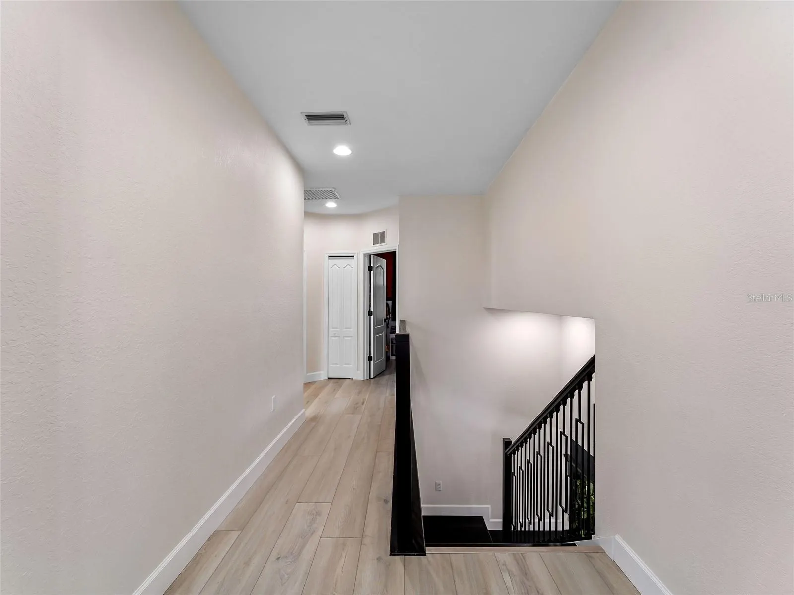1812 SCARLETT AVE
