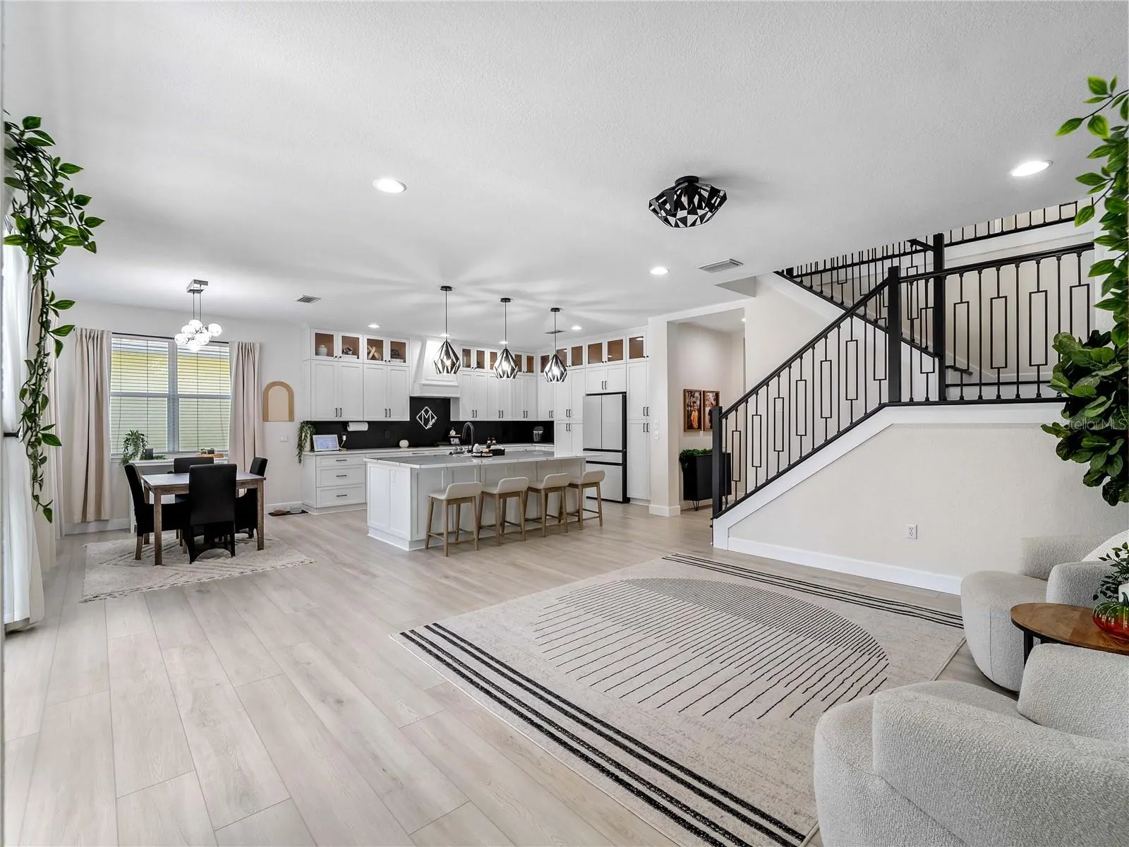 1812 SCARLETT AVE