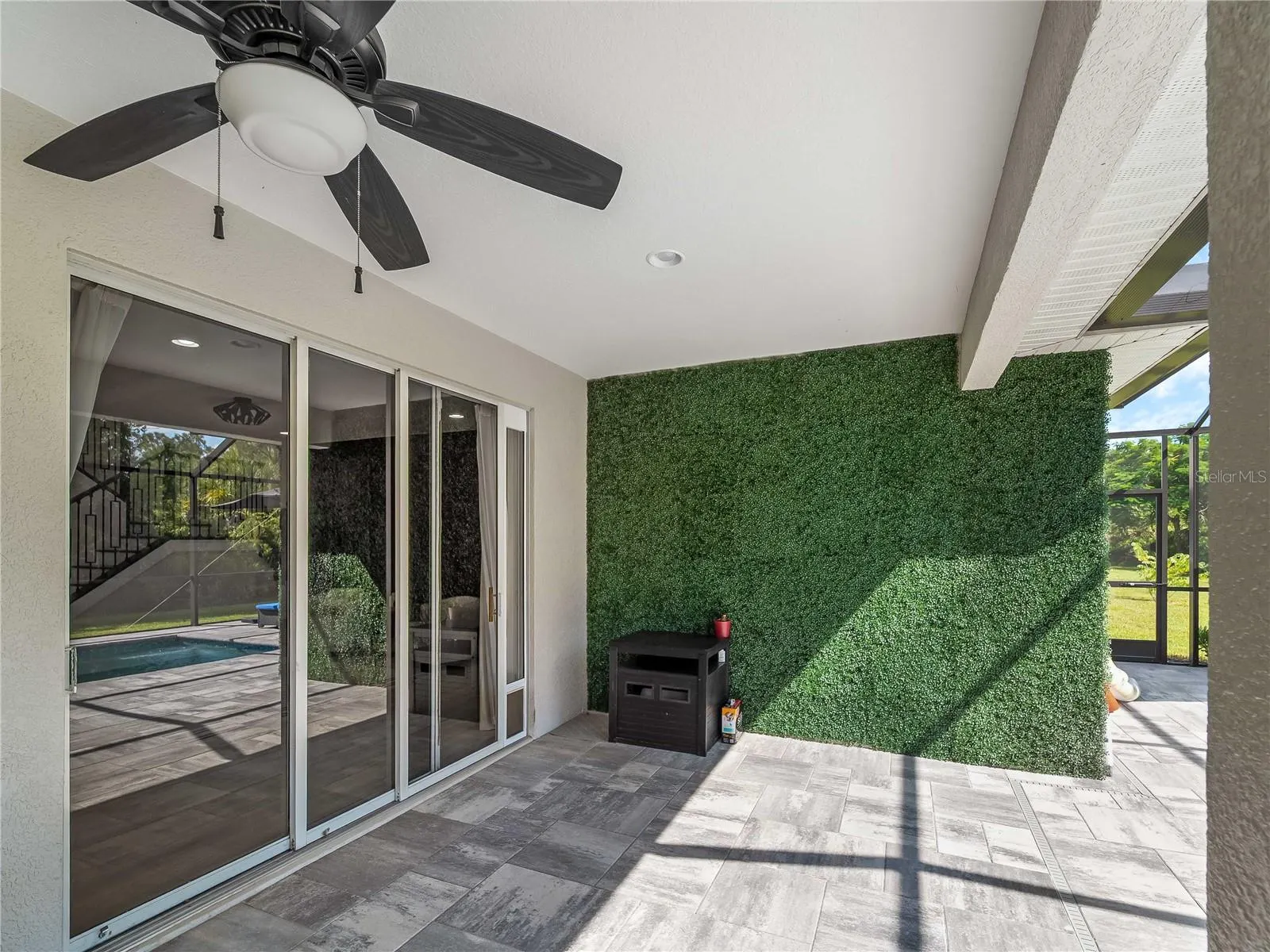 1812 SCARLETT AVE