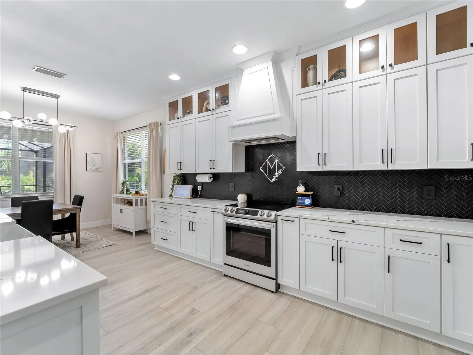 1812 SCARLETT AVE