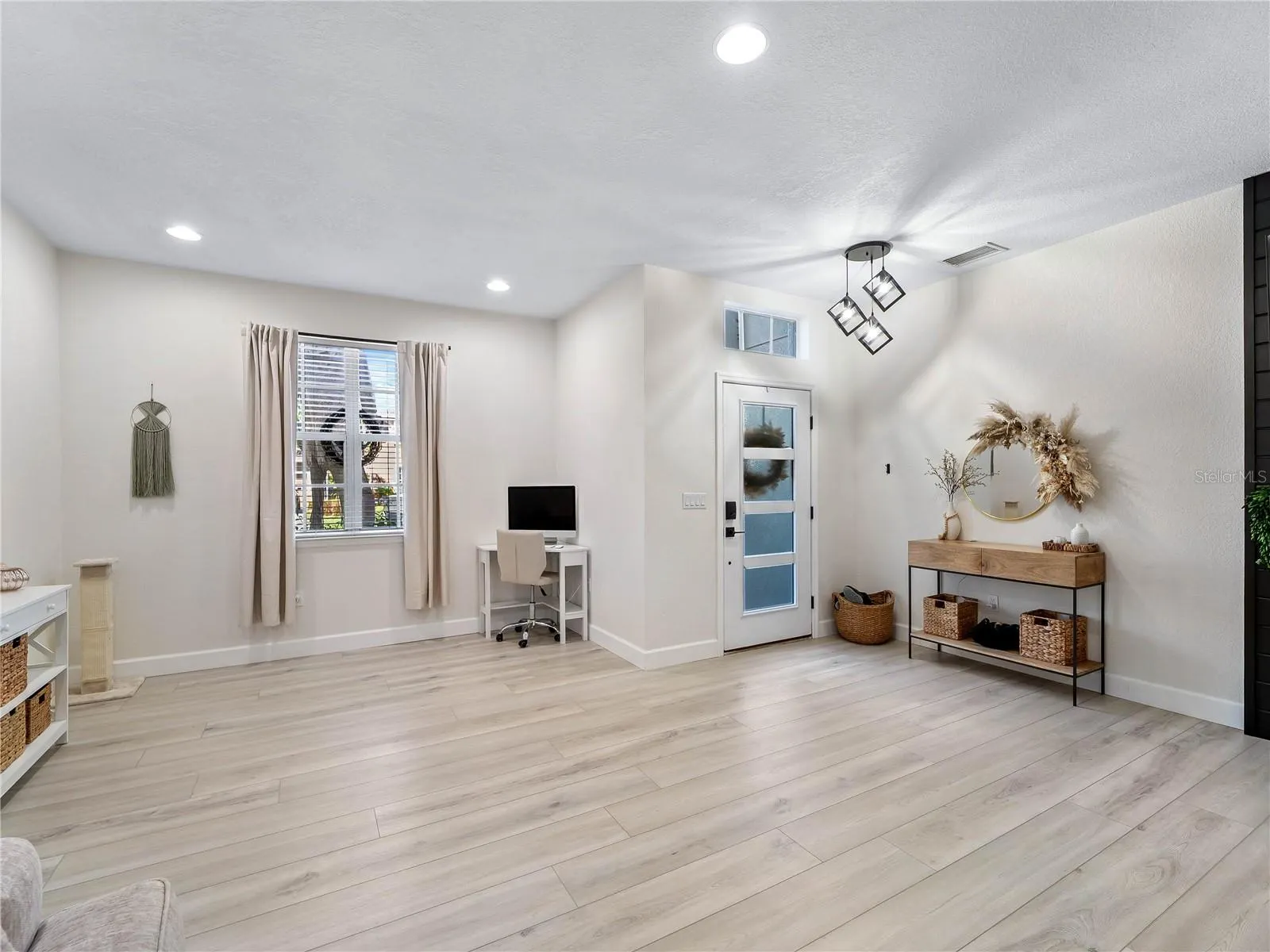 1812 SCARLETT AVE