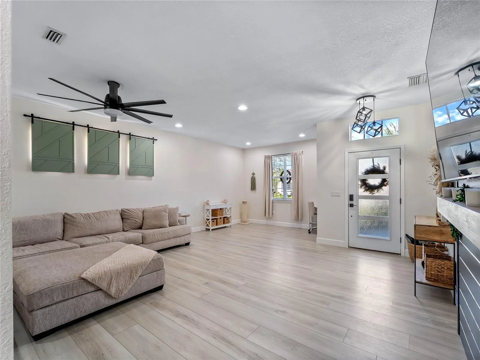 1812 SCARLETT AVE