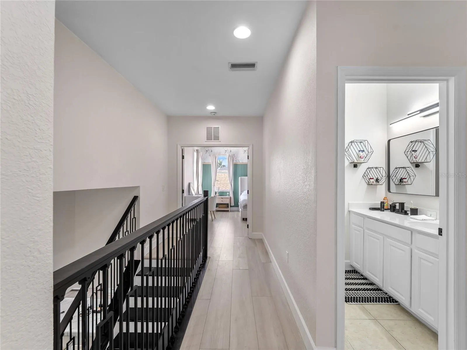 1812 SCARLETT AVE