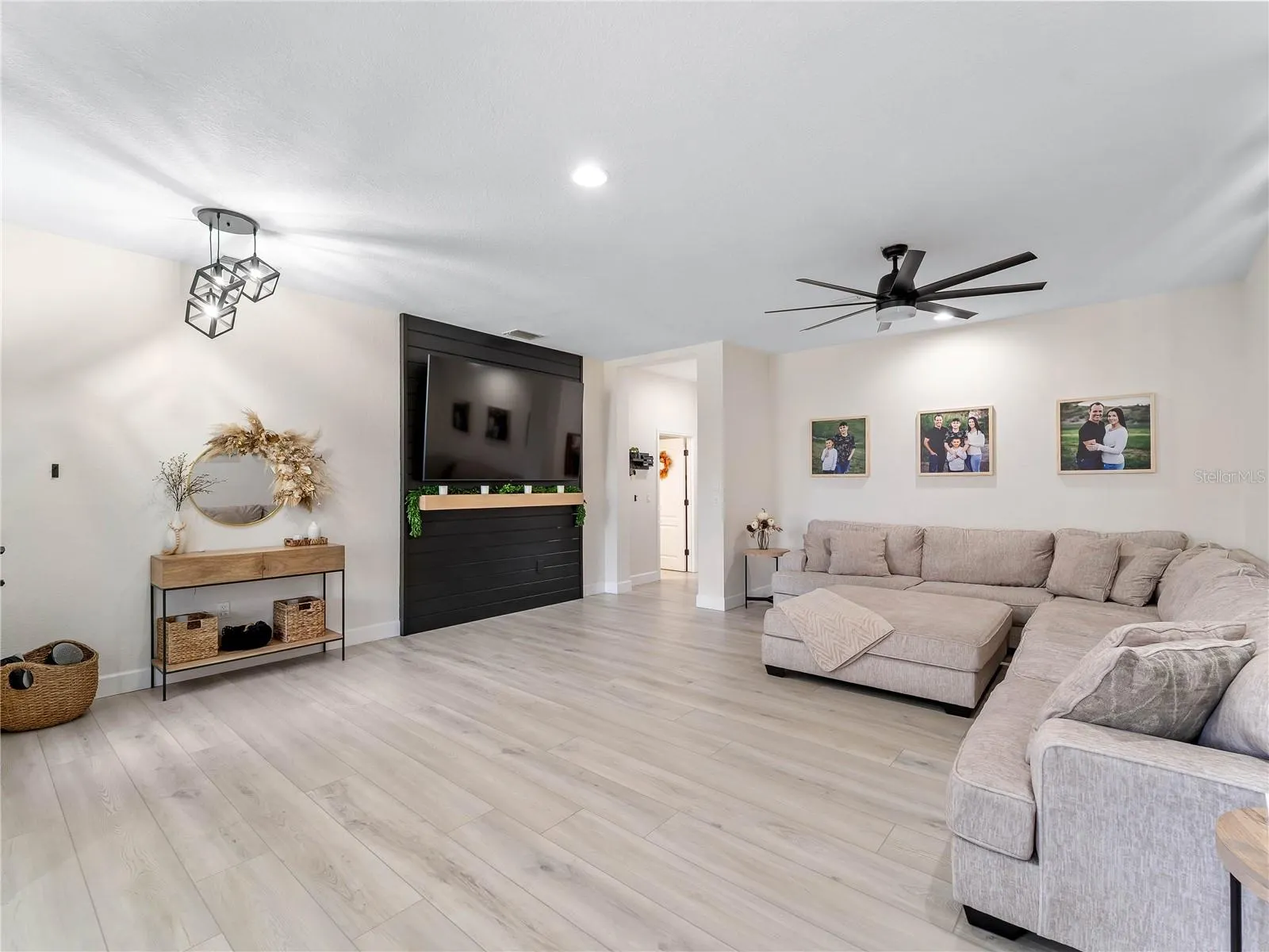 1812 SCARLETT AVE