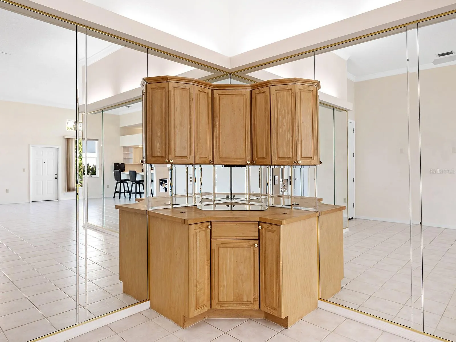 643 CROSSFIELD CIR #13, #13