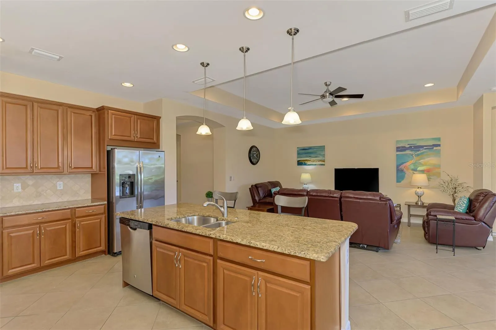 1050 BLUFFWOOD DR