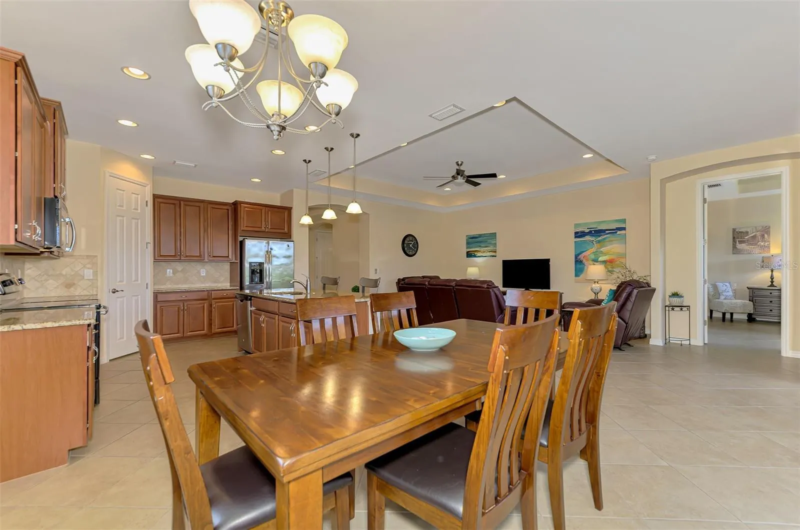 1050 BLUFFWOOD DR