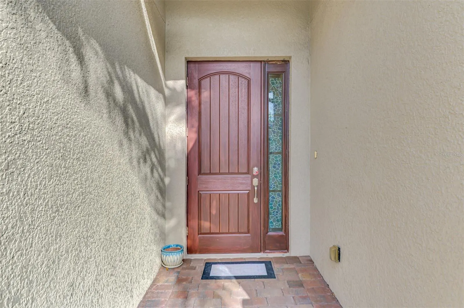 1050 BLUFFWOOD DR