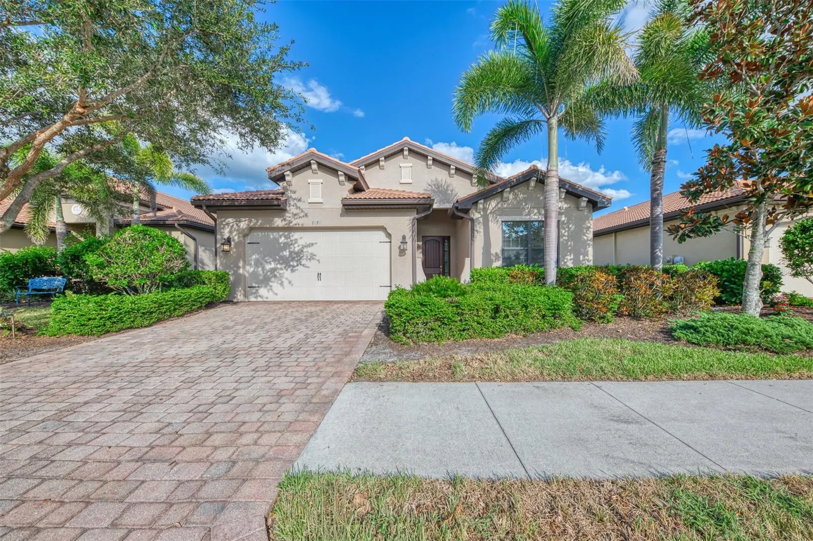1050 BLUFFWOOD DR