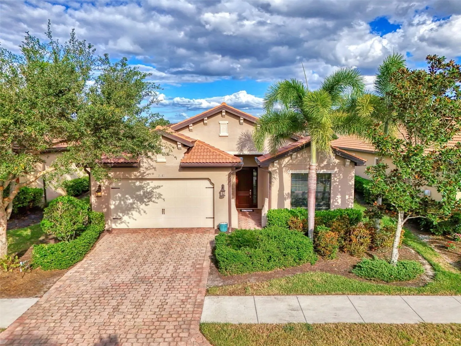 1050 BLUFFWOOD DR