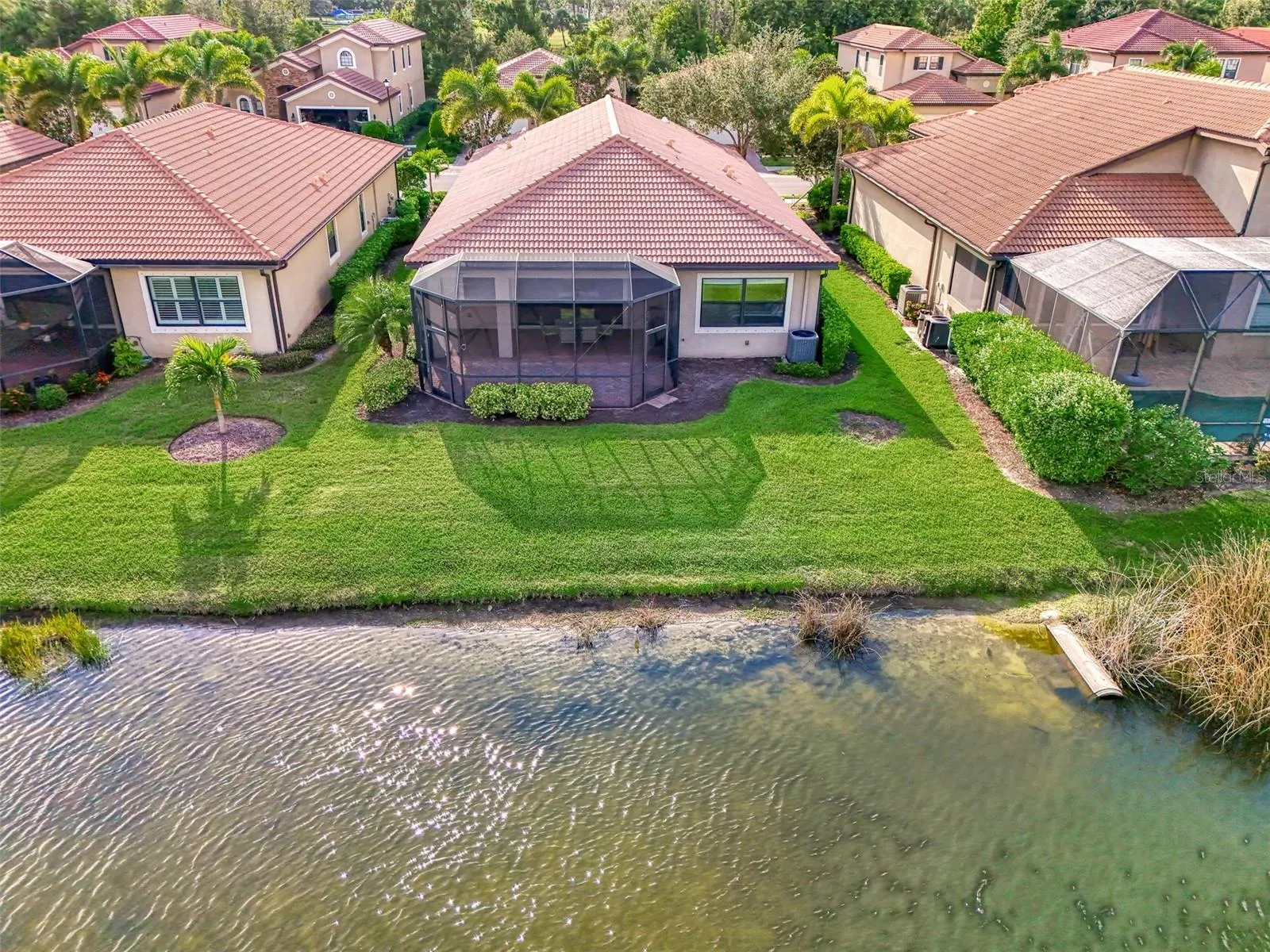 1050 BLUFFWOOD DR