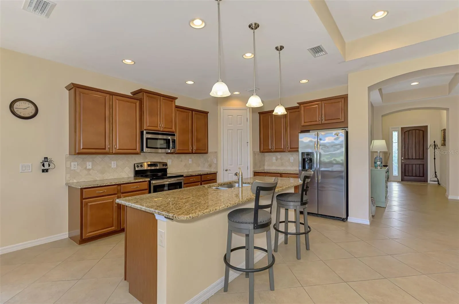 1050 BLUFFWOOD DR