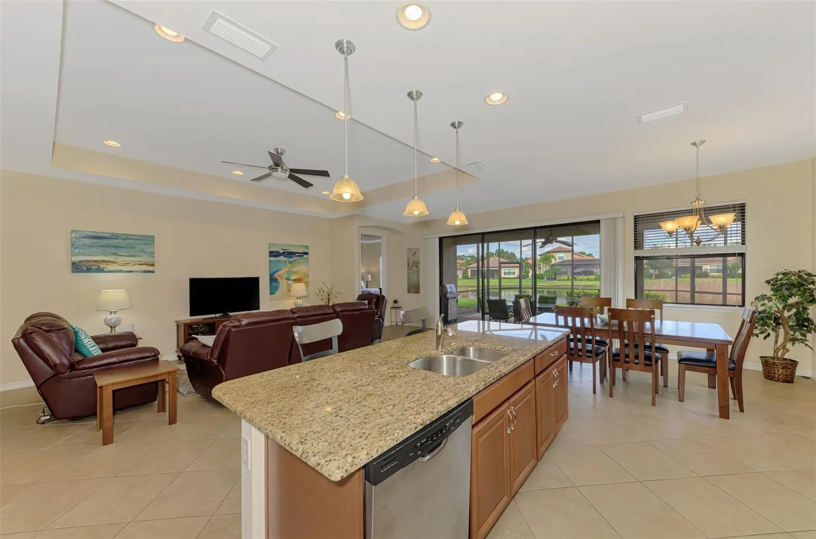 1050 BLUFFWOOD DR
