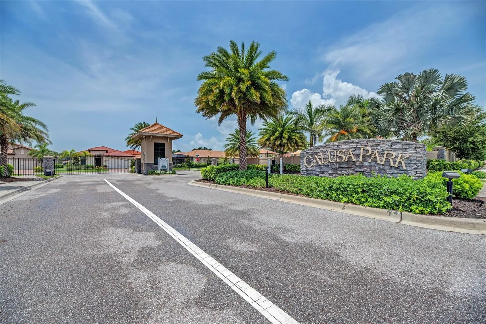 1050 BLUFFWOOD DR