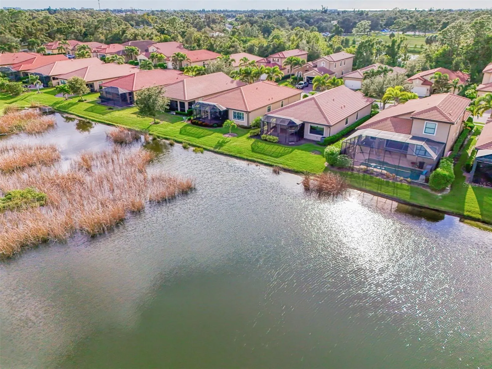 1050 BLUFFWOOD DR